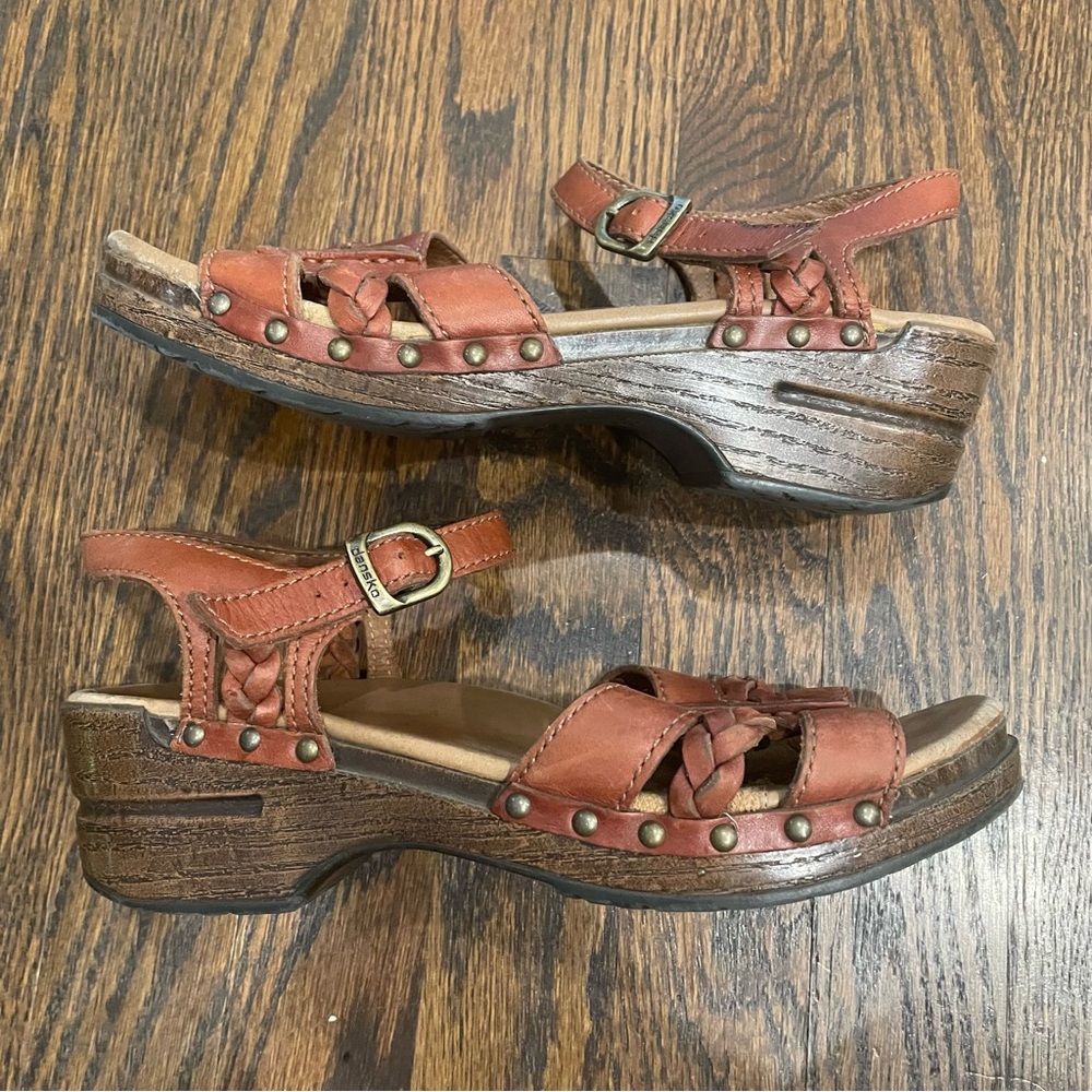 Women's Leather Sandals - Picture 3 of 8